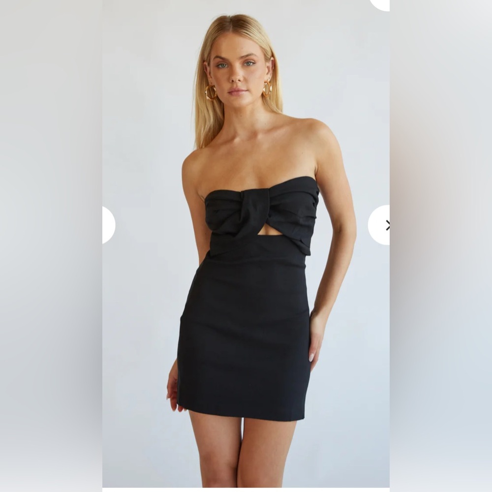 Kynlee Twist Front Mini Dress in Black Size L